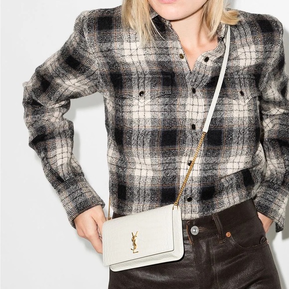 CASSANDRE PHONE HOLDER WITH STRAP IN SHINY CROCODILE-EMBOSSED LEATHER - Picture 4 of 16